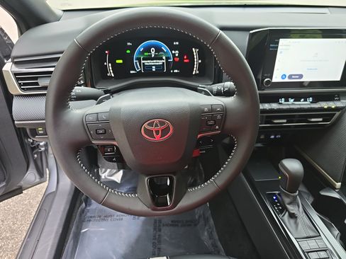 Used 2026 Toyota Camry SE FWD image 15
