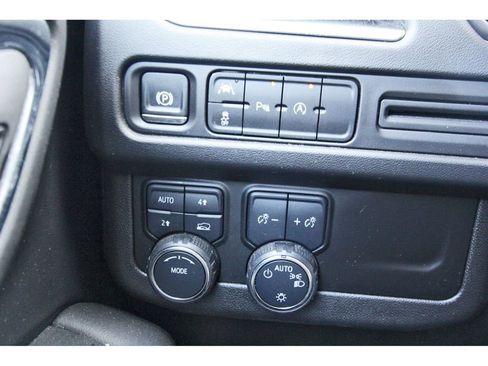 Used 2024 Chevrolet Suburban LT image 16