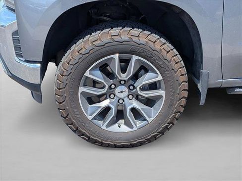 Used 2020 Chevrolet Silverado 1500 LTZ w/ LTZ Plus Package AWD/4WD image 15