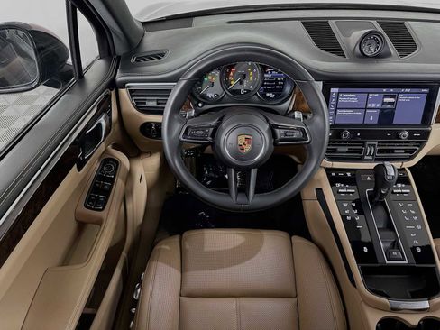 Certified 2022 Porsche Macan AWD/4WD image 23