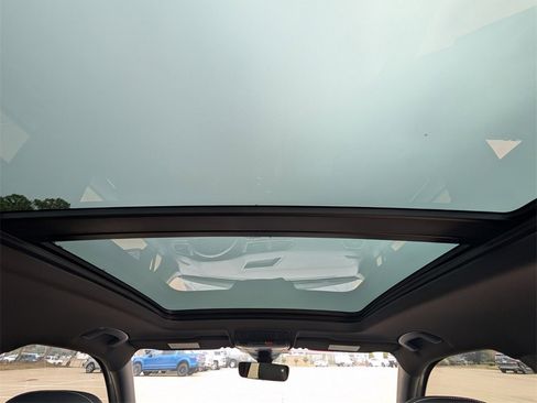 Used 2022 Volkswagen Tiguan SE R-Line image 35