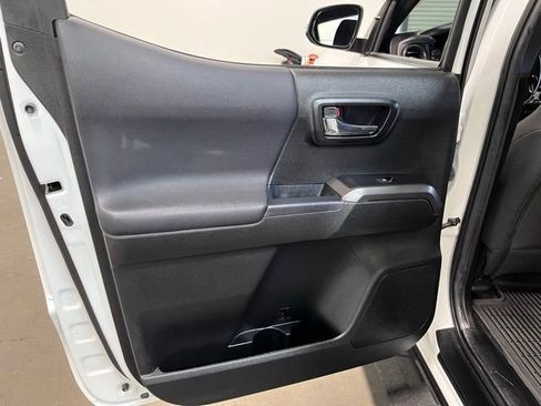 Used 2022 Toyota Tacoma TRD Sport w/ Black Out Package (TMS) image 19