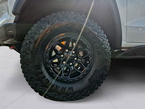 Used 2025 Chevrolet Colorado ZR2 w/ ZR2 Bison Edition image 9