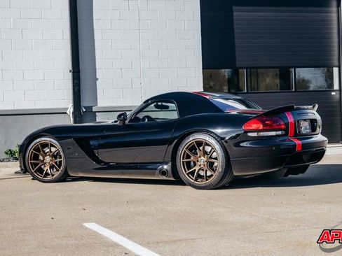 Used 2004 Dodge Viper SRT-10 image 6