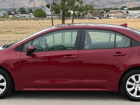 Used 2025 Toyota Corolla LE FWD image 5