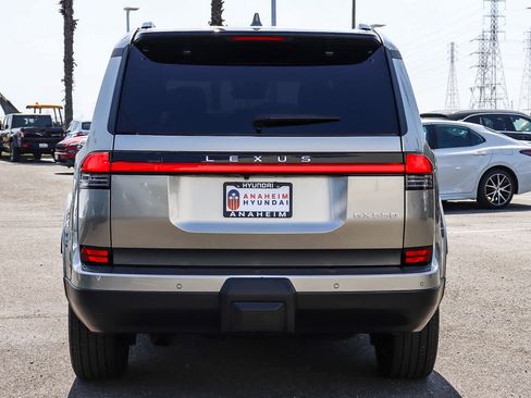 Used 2024 Lexus GX 550 w/ Cold Area Package AWD/4WD image 8
