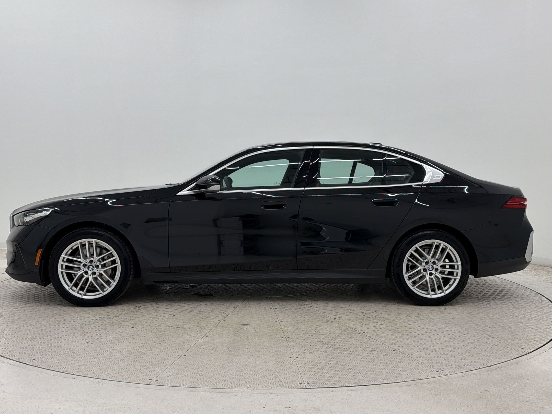 Used 2025 BMW 530i RWD image 2