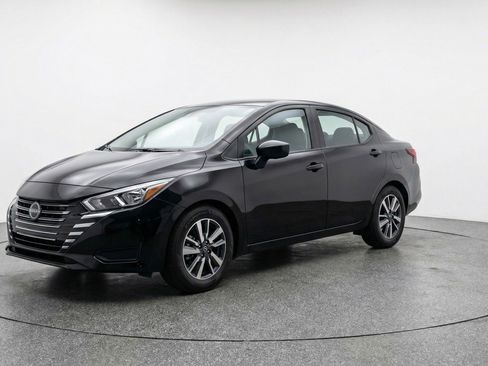 Used 2025 Nissan Versa SV FWD image 3