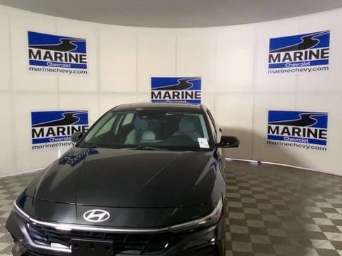 Used 2024 Hyundai Elantra Limited FWD image 5