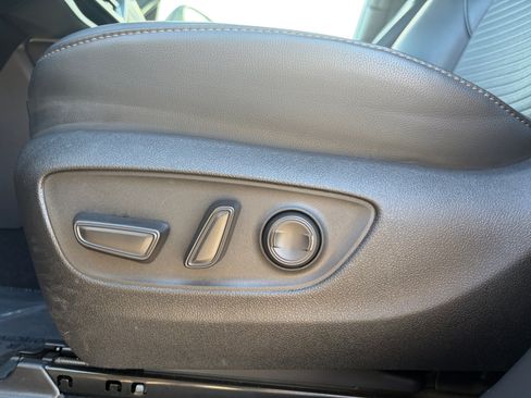 Used 2025 Toyota Highlander XSE AWD/4WD image 16
