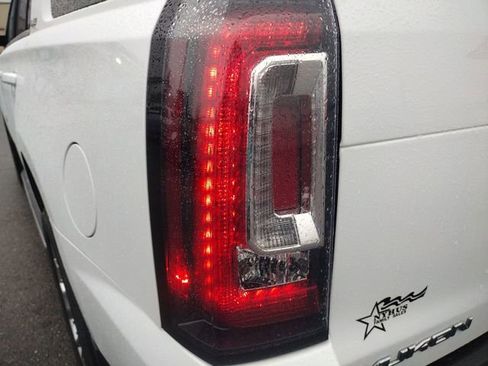 Used 2018 GMC Yukon SLE w/ Convenience Package image 17