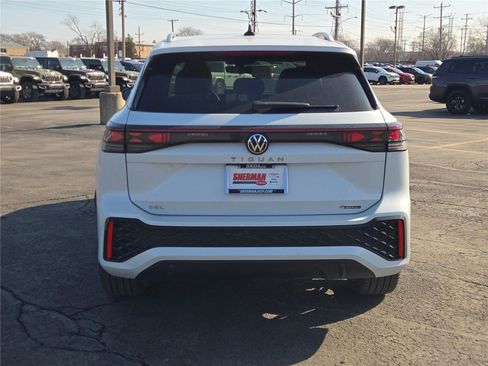 Used 2025 Volkswagen Tiguan SEL R-Line image 15