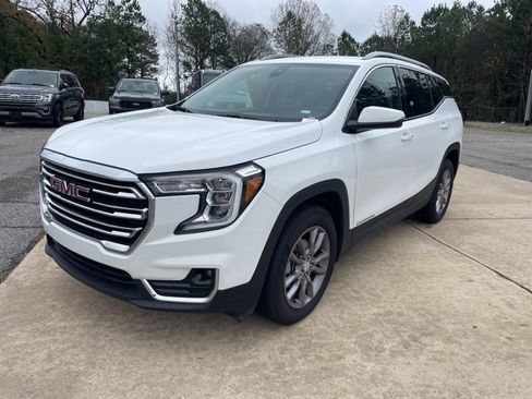 Used 2024 GMC Terrain SLT image 3
