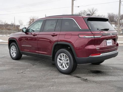 New 2026 Jeep Grand Cherokee Laredo w/ Trailer Tow Package AWD/4WD image 5