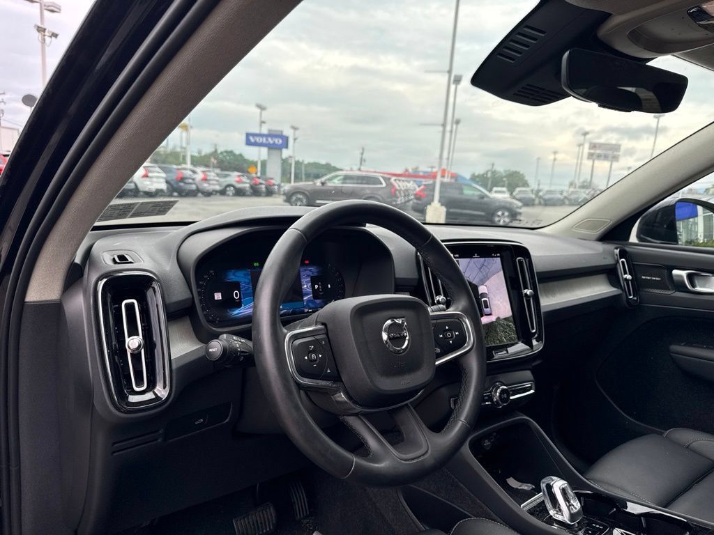 Certified 2025 Volvo XC40 B5 Plus w/ Protection Package Premier AWD/4WD image 10