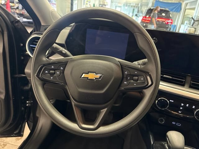 Used 2025 Chevrolet Trax LT FWD image 14
