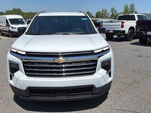 New 2026 Chevrolet Traverse LT FWD image 2