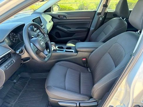 Used 2025 Nissan Altima 2.5 S FWD image 16