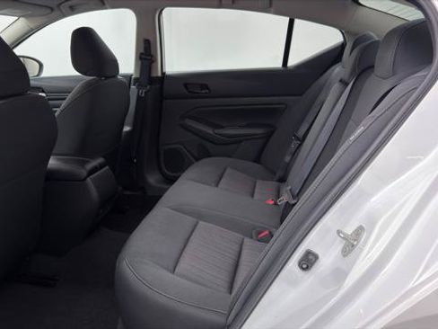 Used 2025 Nissan Altima 2.5 SV FWD image 13