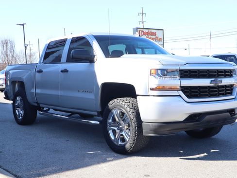 Used 2018 Chevrolet Silverado 1500 Custom w/ Custom Value Package image 5