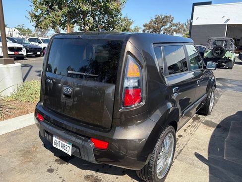 Used 2010 Kia Soul ! FWD image 7