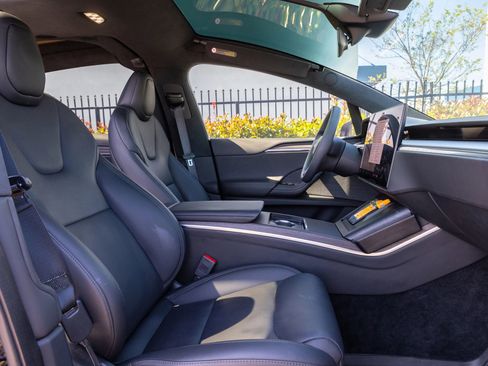 Used 2024 Tesla Model X image 34