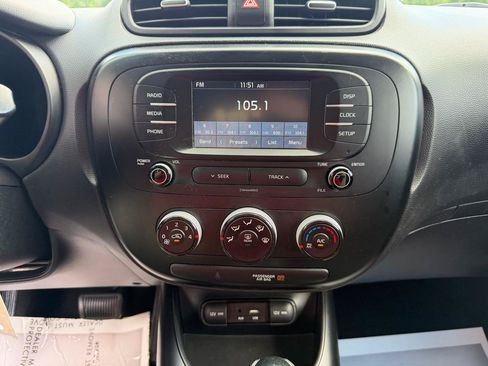Used 2019 Kia Soul FWD image 28