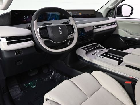 New 2026 Lincoln Navigator Reserve w/ Jet Appearance Package AWD/4WD image 11