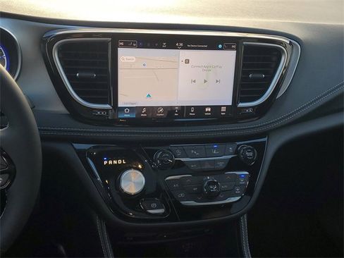 New 2026 Chrysler Pacifica Limited w/ Uconnect Theater Family Group image 16