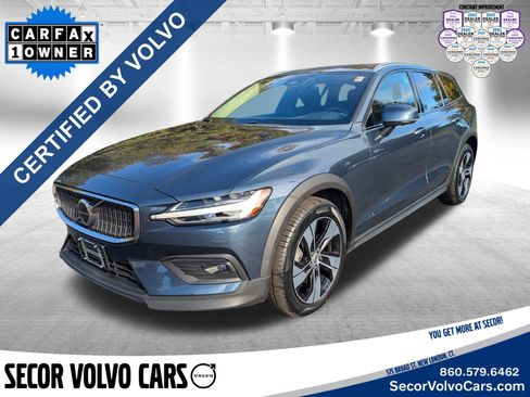 Certified 2024 Volvo V60 B5 Cross Country Plus image 1