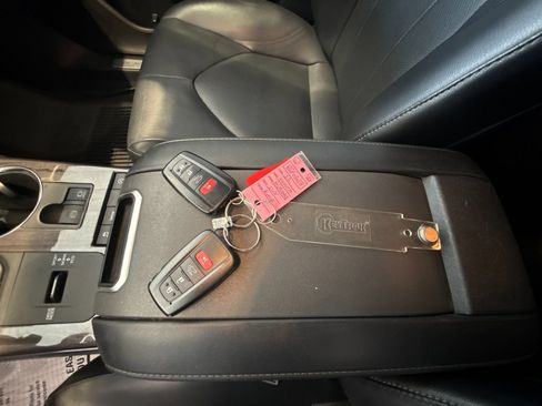 Used 2022 Toyota Highlander Limited image 9