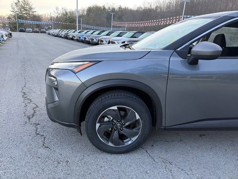 Used 2025 Nissan Rogue SV image 9