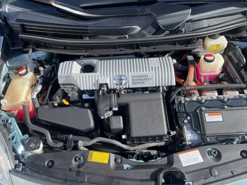 Used 2015 Toyota Prius Four image 6