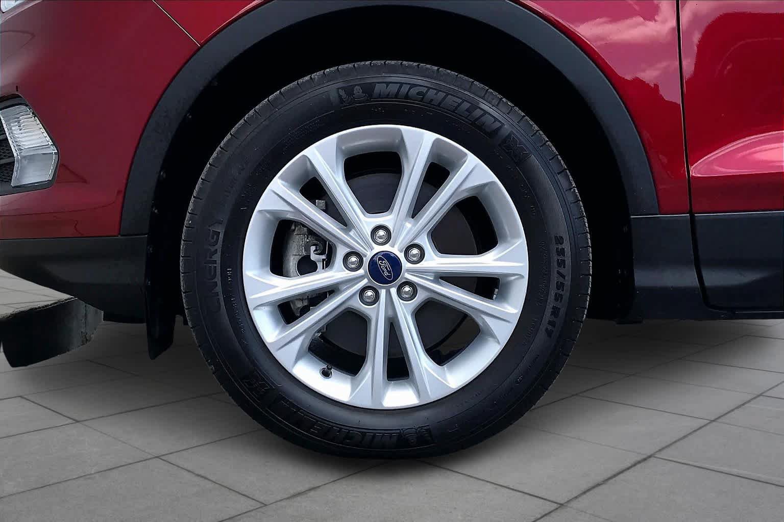 Used 2018 Ford Escape SE w/ SE Sync 3 Package AWD/4WD image 11