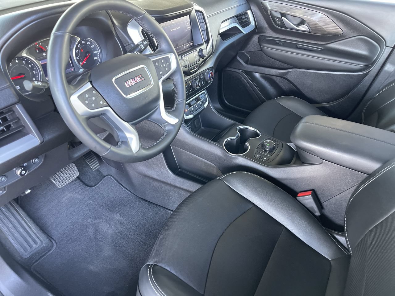 Used 2024 GMC Terrain SLT AWD/4WD image 10