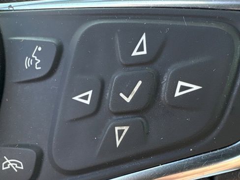 Used 2019 Chevrolet Equinox Premier FWD image 21