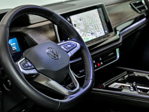 Certified 2024 Volkswagen Atlas SEL Premium R-Line AWD/4WD image 16
