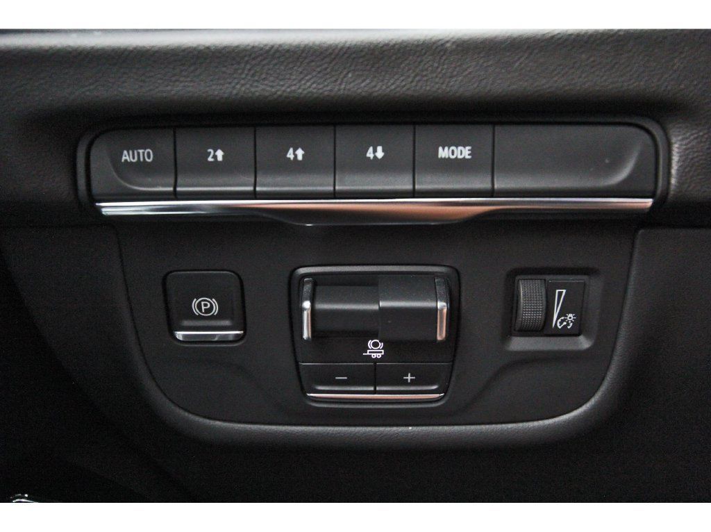 Used 2025 Cadillac Escalade ESV Sport AWD/4WD image 20