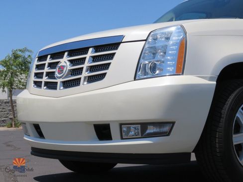 Used 2008 Cadillac Escalade AWD image 36