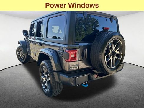 Used 2024 Jeep Wrangler Unlimited w/ Convenience Group AWD/4WD image 10