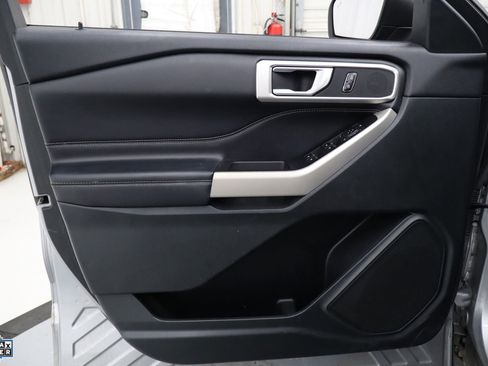 Used 2021 Ford Explorer XLT w/ Equipment Group 202A image 13