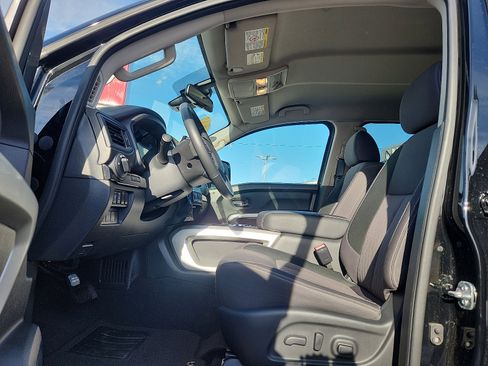 Certified 2024 Nissan Titan SV w/ SV Convenience Package image 12