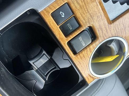 Used 2010 Toyota Highlander Limited image 30