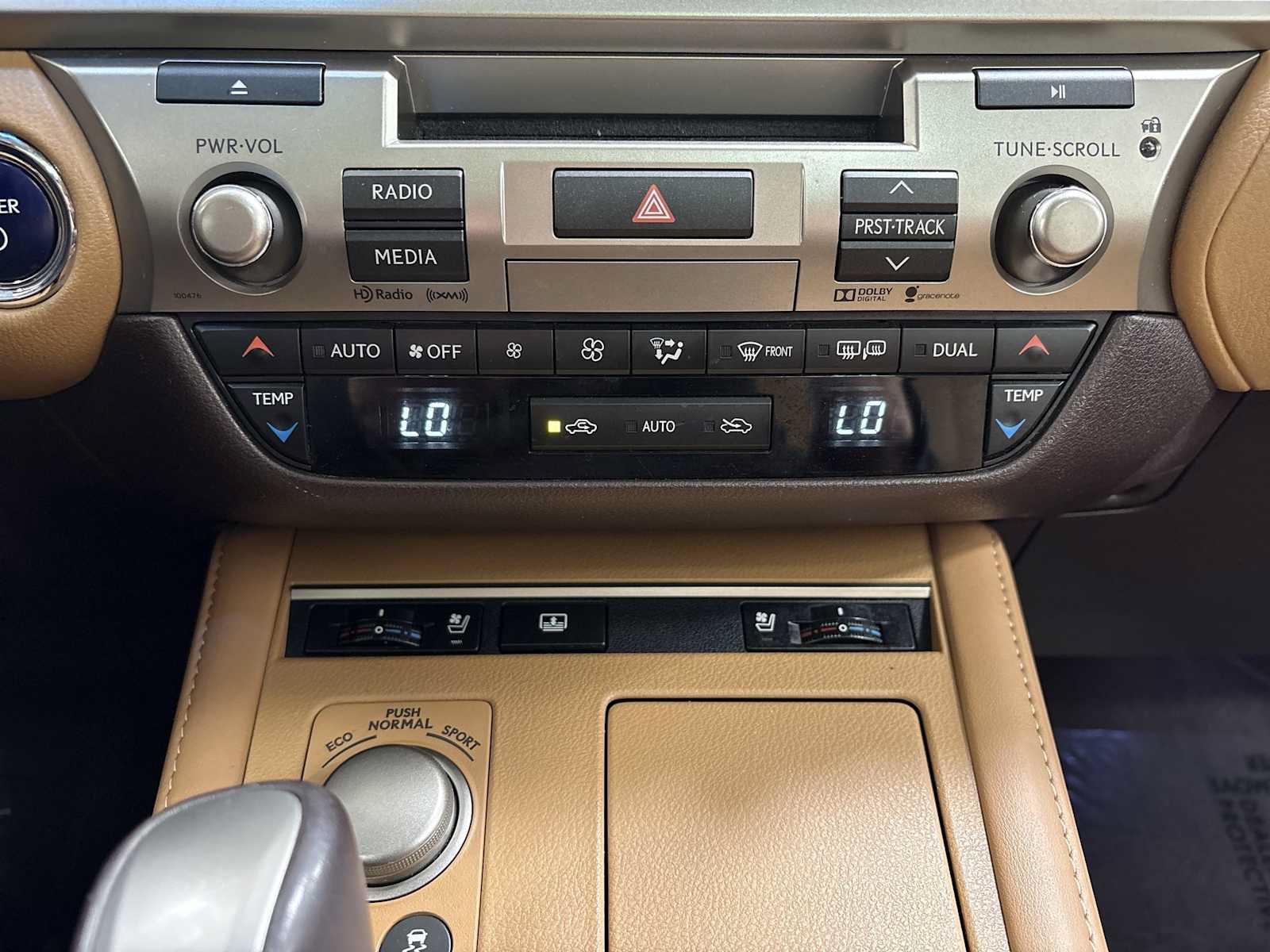 Used 2016 Lexus ES 300h w/ Luxury Package w/Wood Trim FWD image 21
