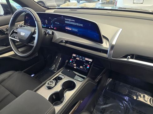 New 2026 Cadillac Vistiq Sport image 10