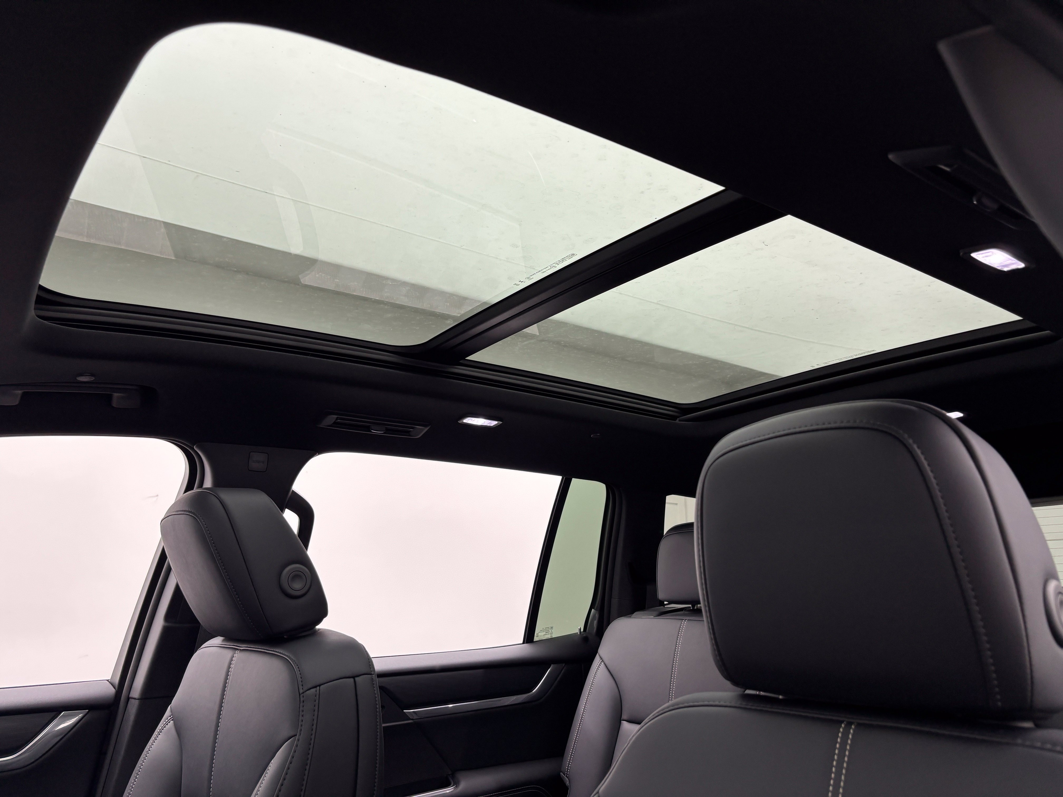 New 2027 GMC Acadia Elevation w/ Black Edition AWD/4WD image 5