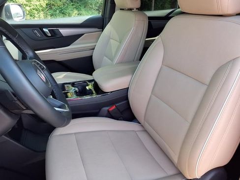 Used 2025 Buick Enclave Preferred FWD image 3