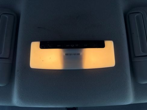 Used 2020 Nissan Versa SV w/ Trunk Package FWD image 31