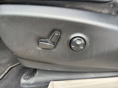 Used 2023 Chrysler Pacifica Touring-L FWD image 22
