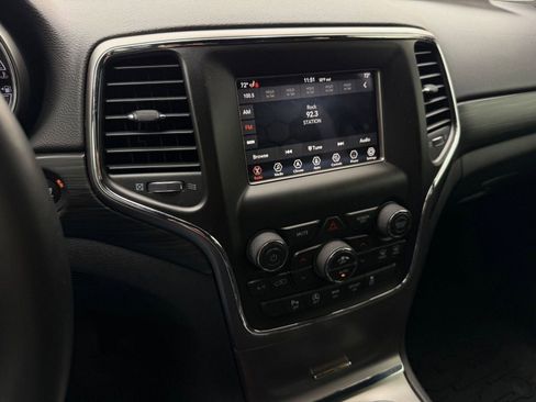 Used 2019 Jeep Grand Cherokee Laredo image 27